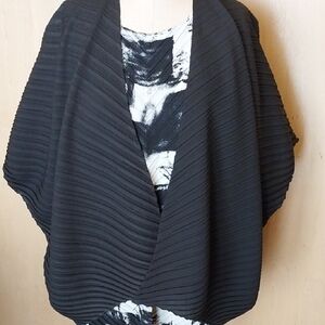 Black Pleated Open-Front Women's Jacket Great Over Chalet Mini